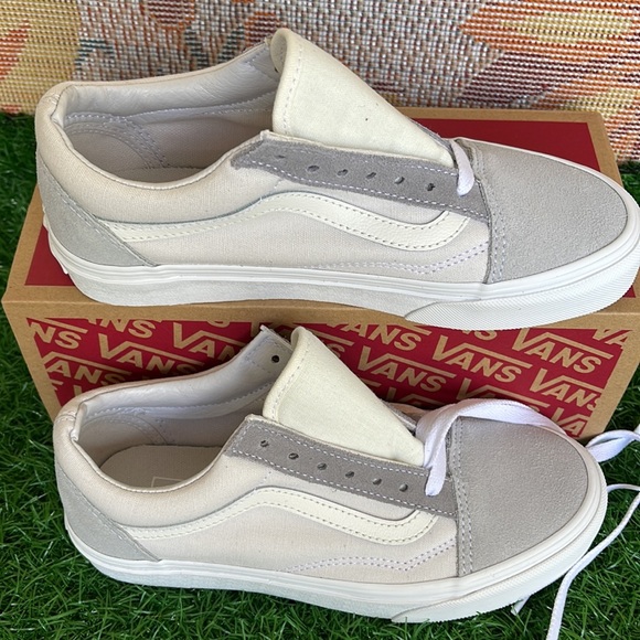 Vans WMNS Old Skool
Color Block Grey/Multi
VN0ASKRS6KL Sneakers - Picture 2 of 16